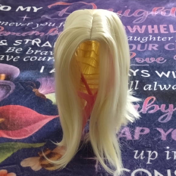 Other - Elegant Blonde Wig
